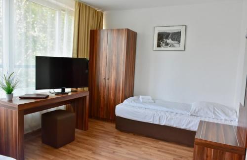 Aparthotel-christie Hotel 3*